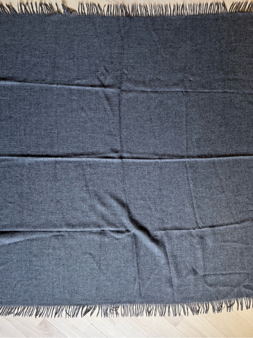 Baby Alpaca NWOT grey fringed scarf from Peru 53"x53" - Picture 4 of 4